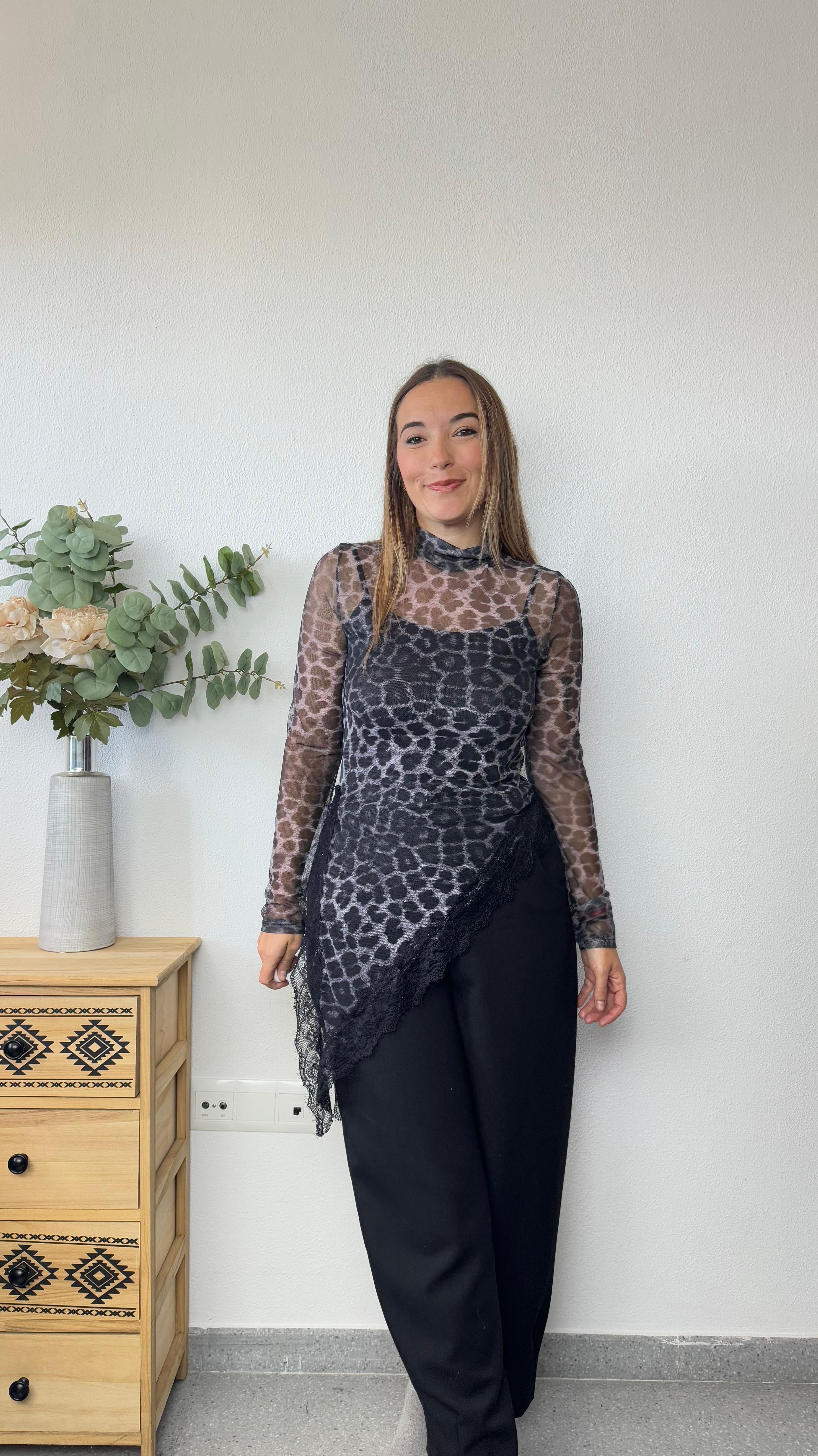 Camiseta Asimetrica leo Gris