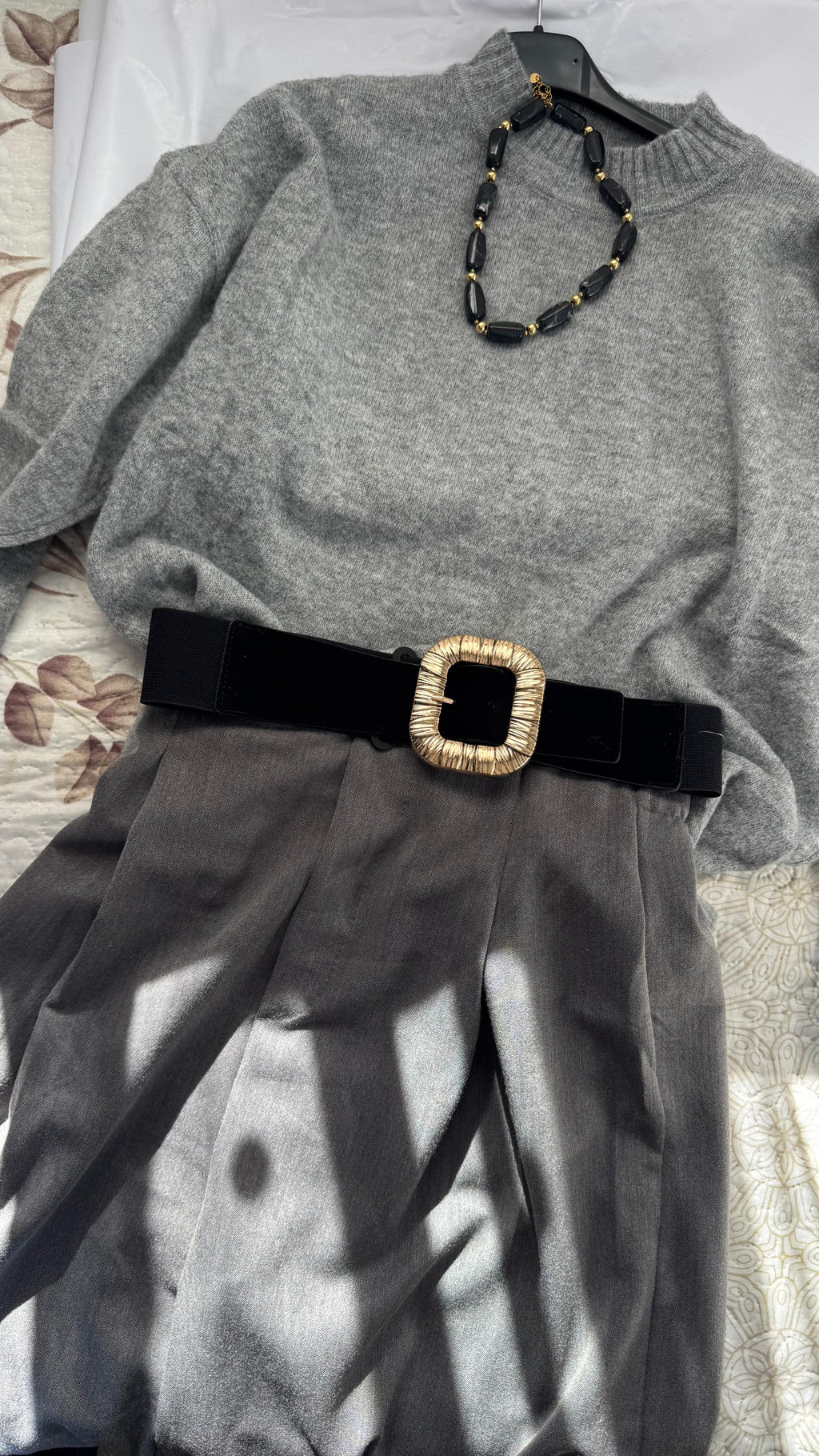 Cinturón Negro con Hebilla dorada