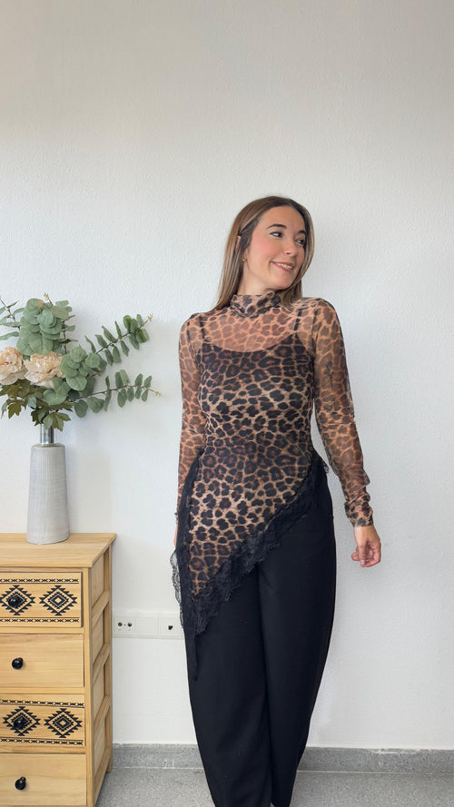 Camiseta Asimetrica Leo