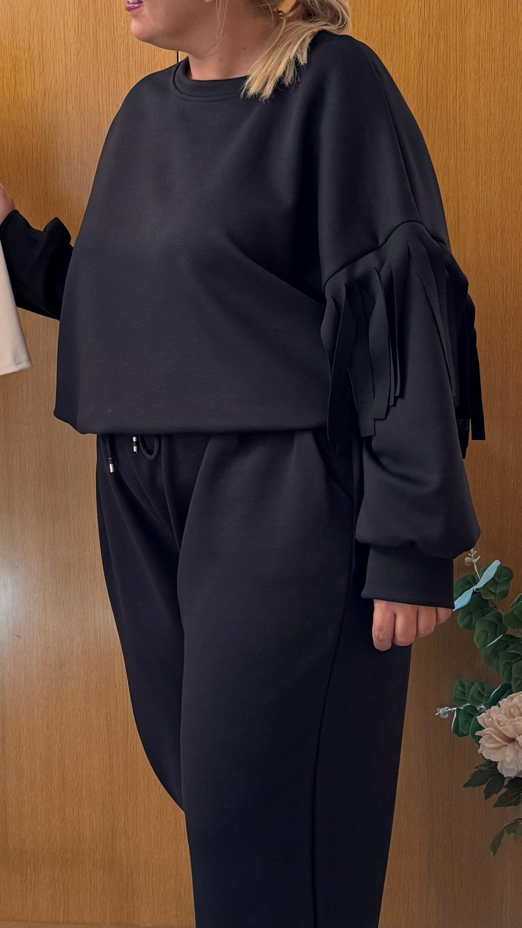 Chandal negro con flecos
