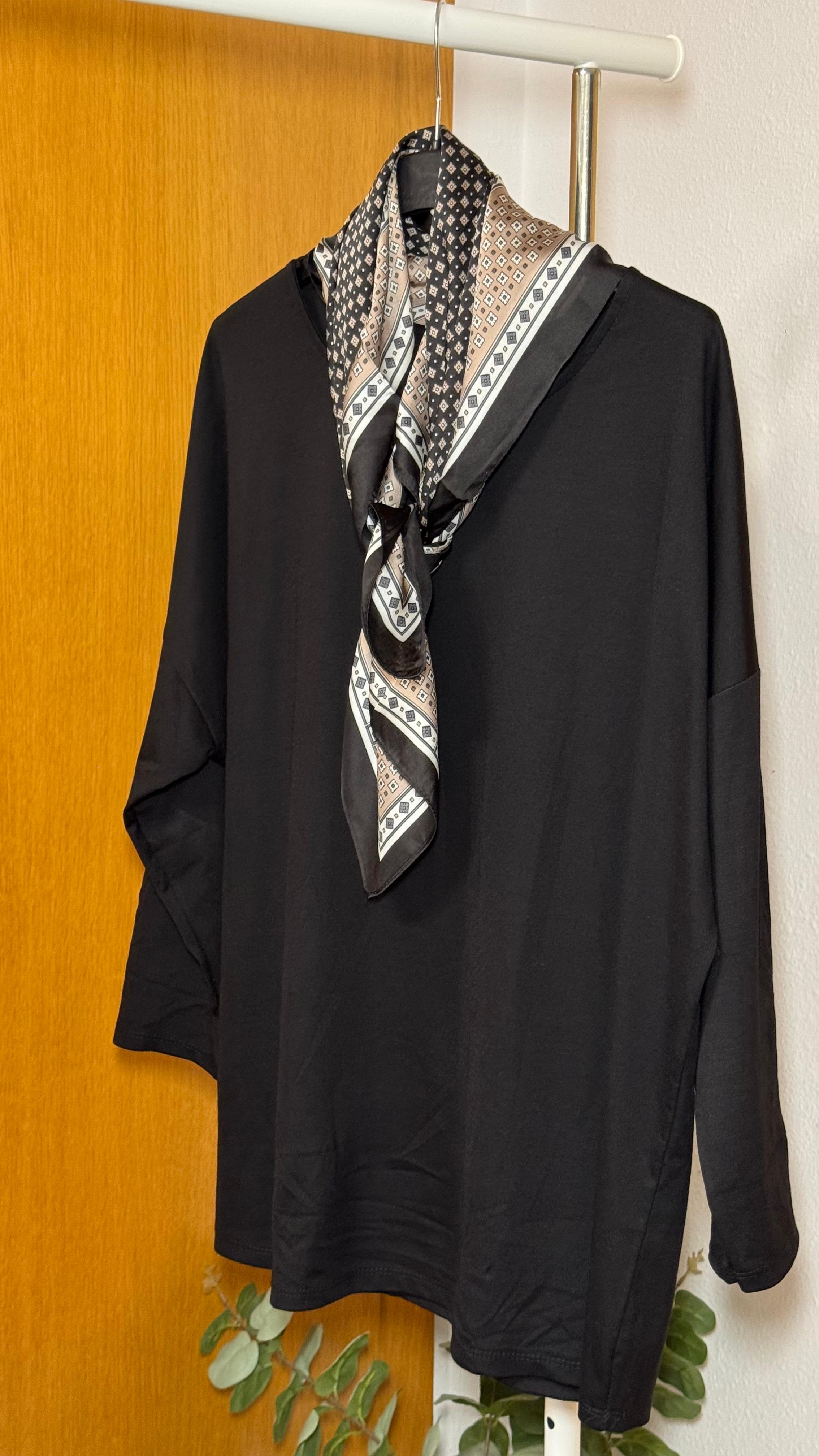 Camiseta negra+ pañuelo