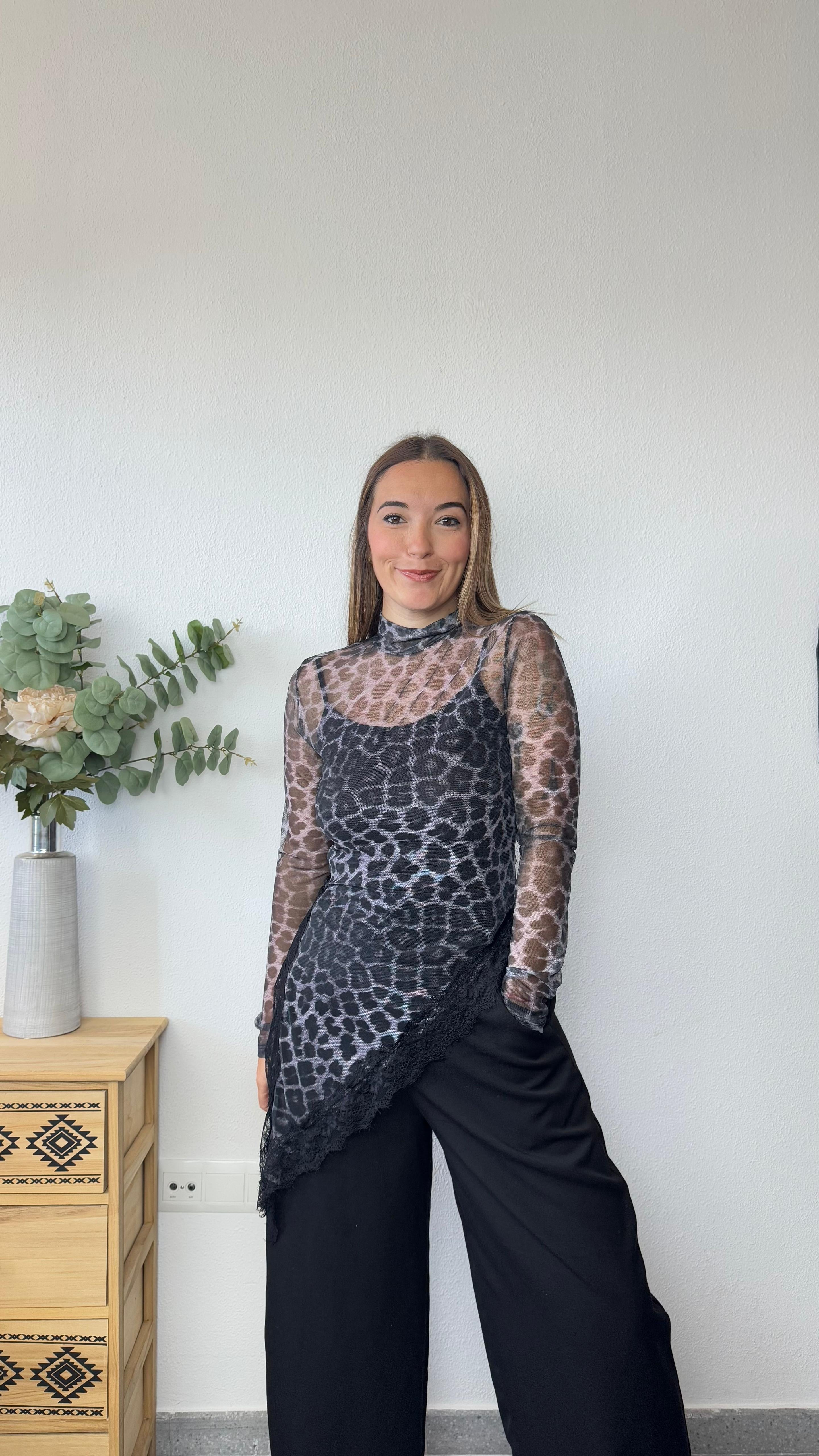 Camiseta Asimetrica leo Gris