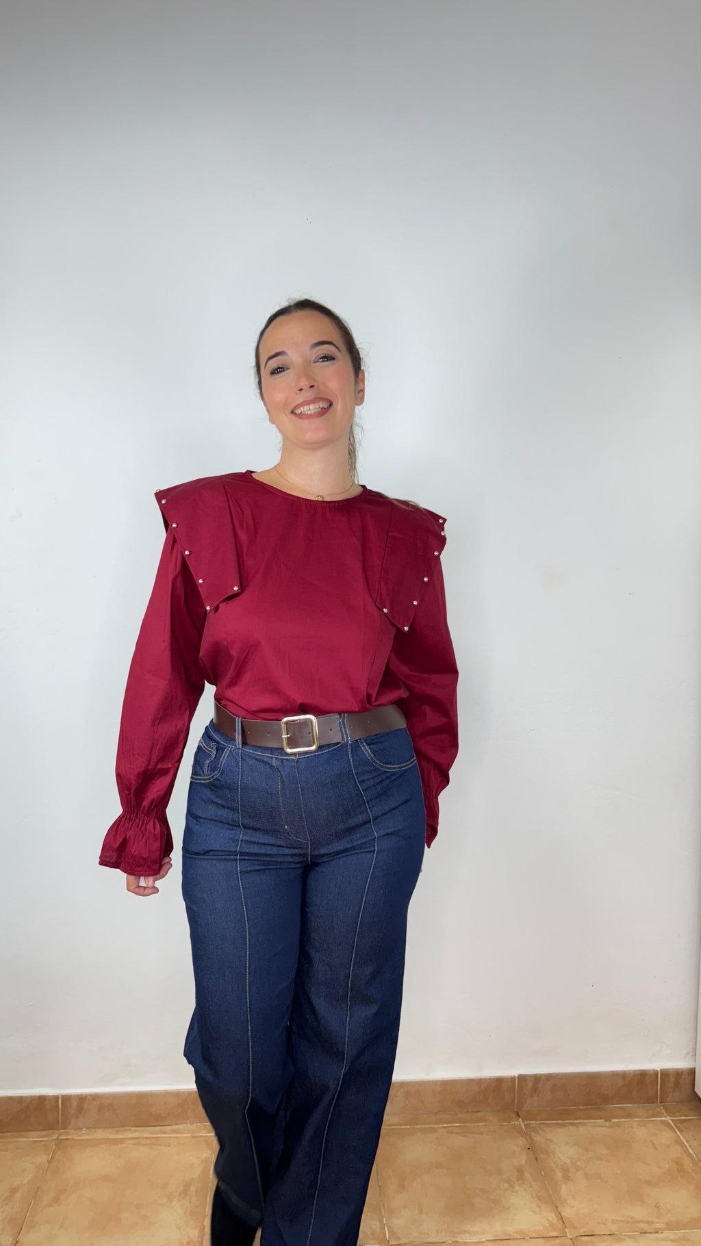 Camisa Tachuelas Burdeos