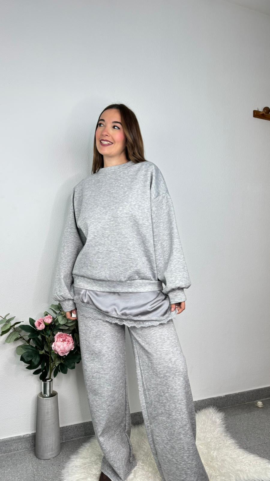 Conjunto Gris Encaje