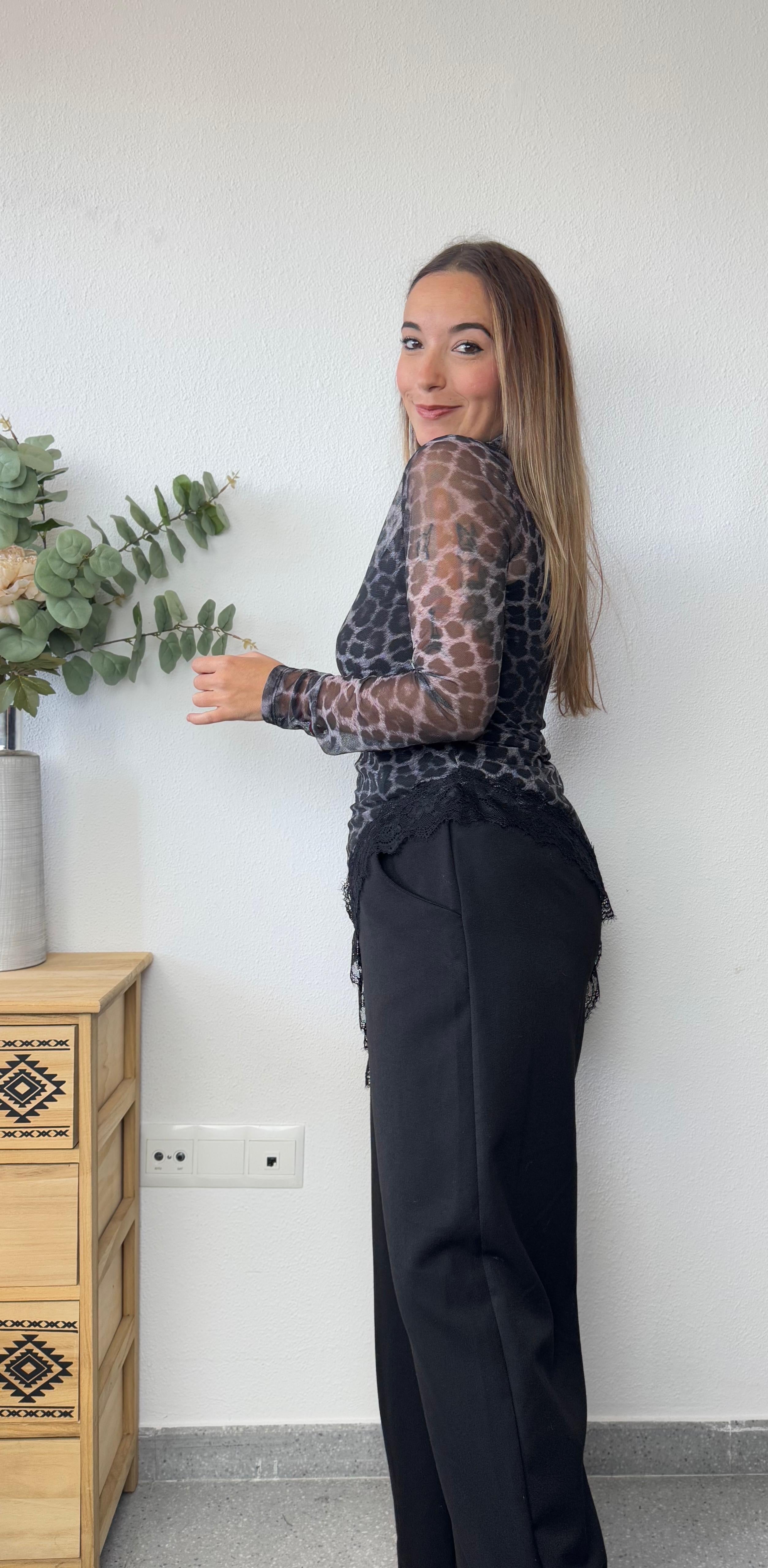 Camiseta Asimetrica leo Gris