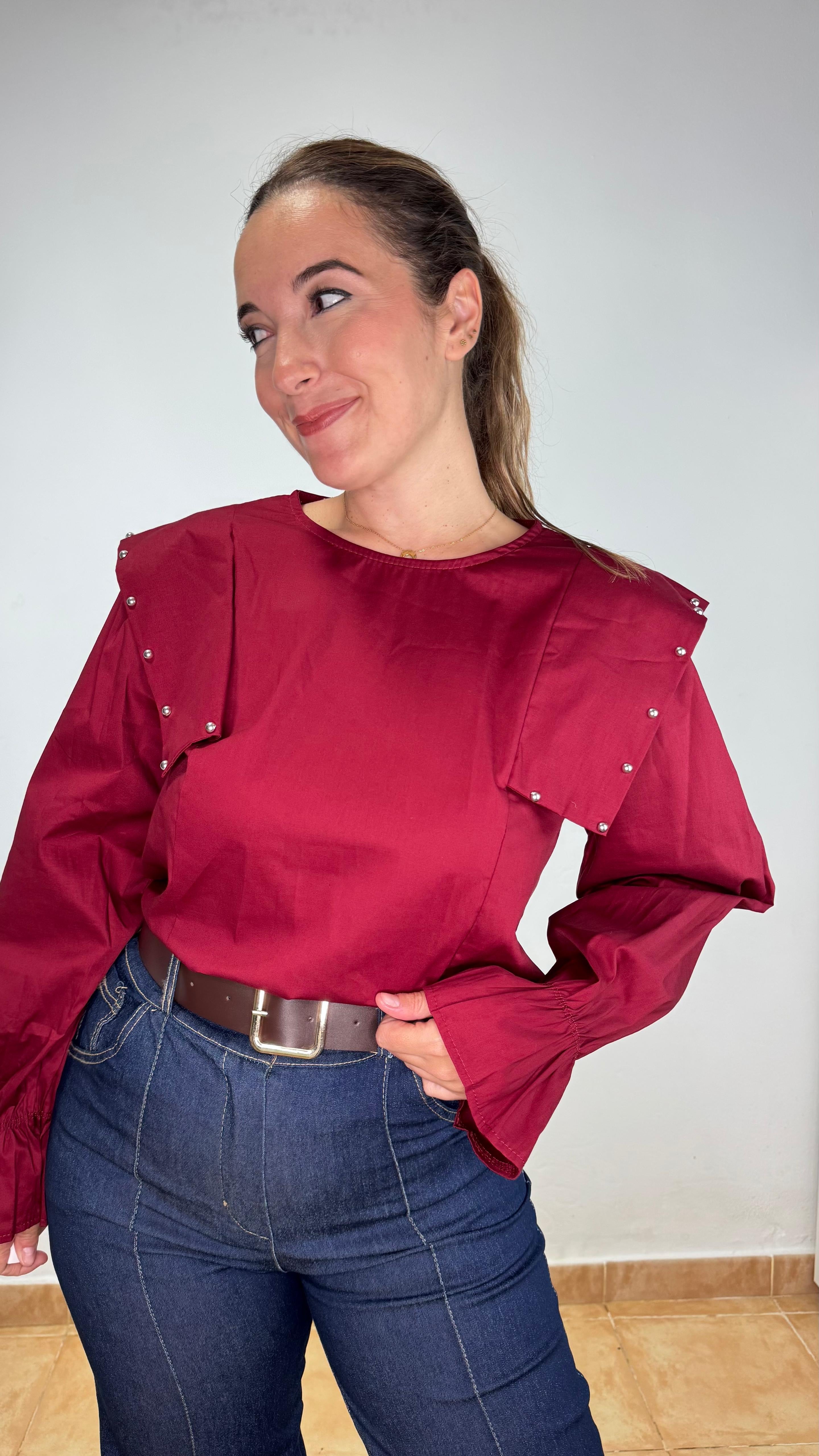 Camisa Tachuelas Burdeos