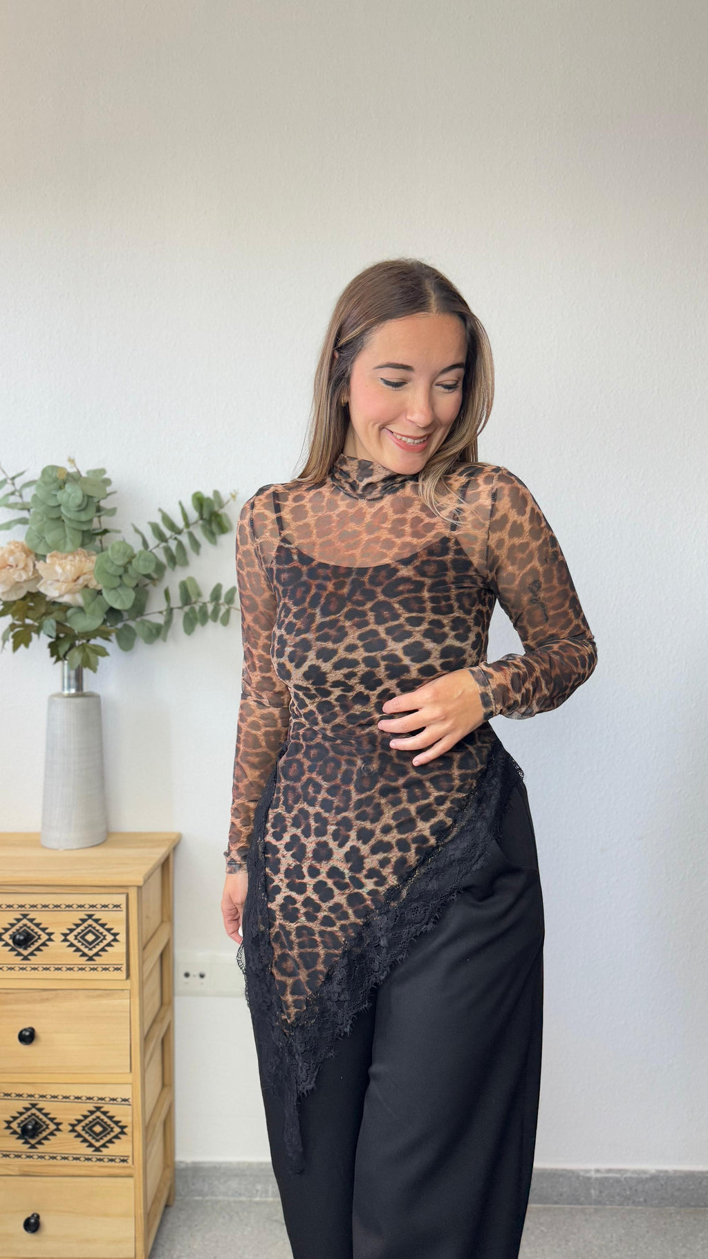 Camiseta Asimetrica Leo