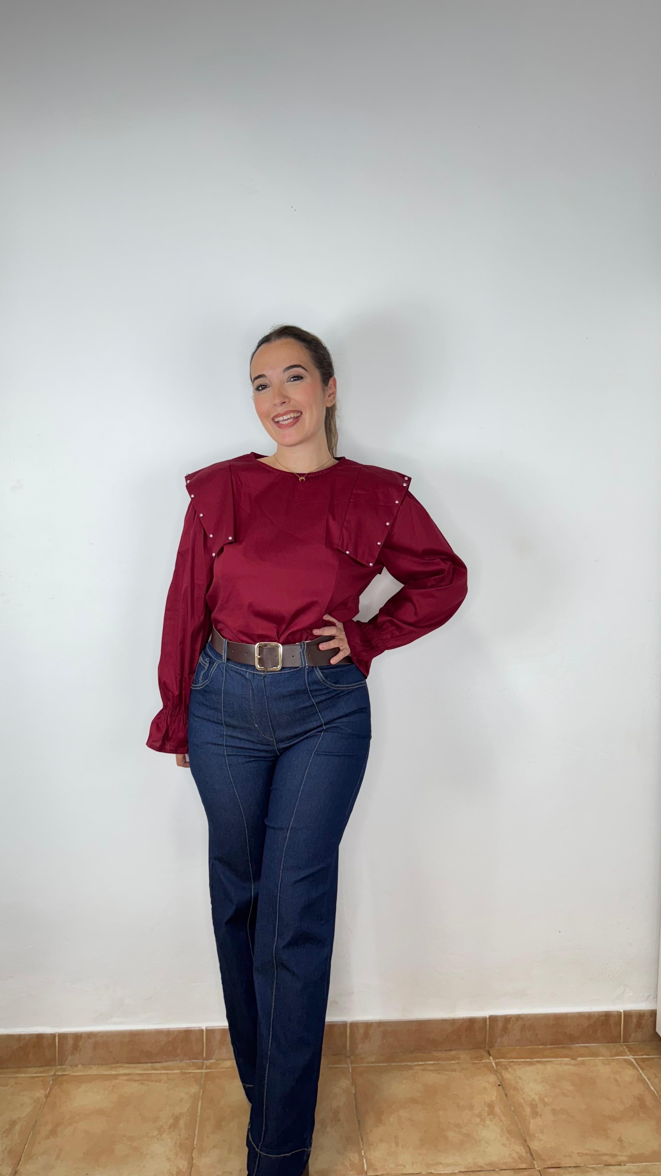 Camisa Tachuelas Burdeos