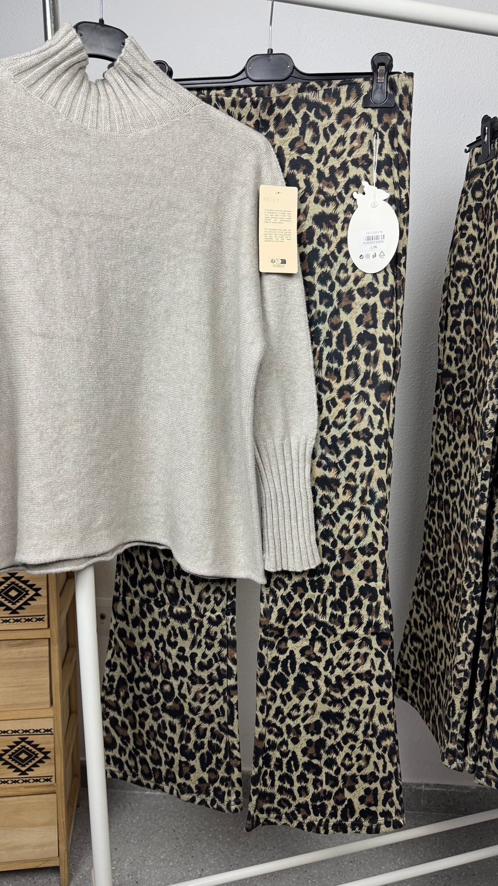 Pantalón leopardo beige