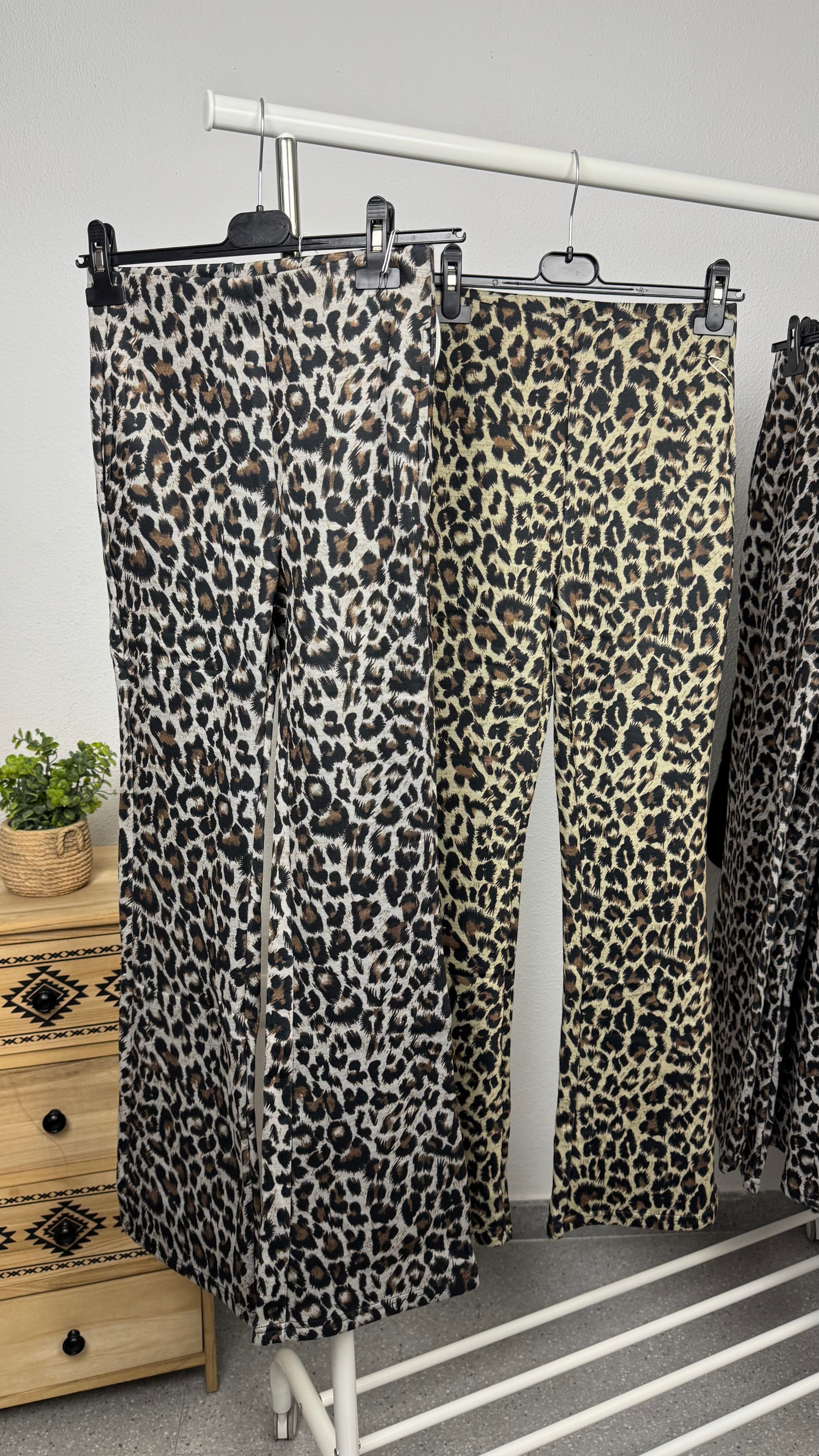 Pantalón leopardo beige